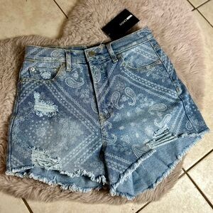 Fashion Nova Bandana Print Denim Shorts Size 0 NWT